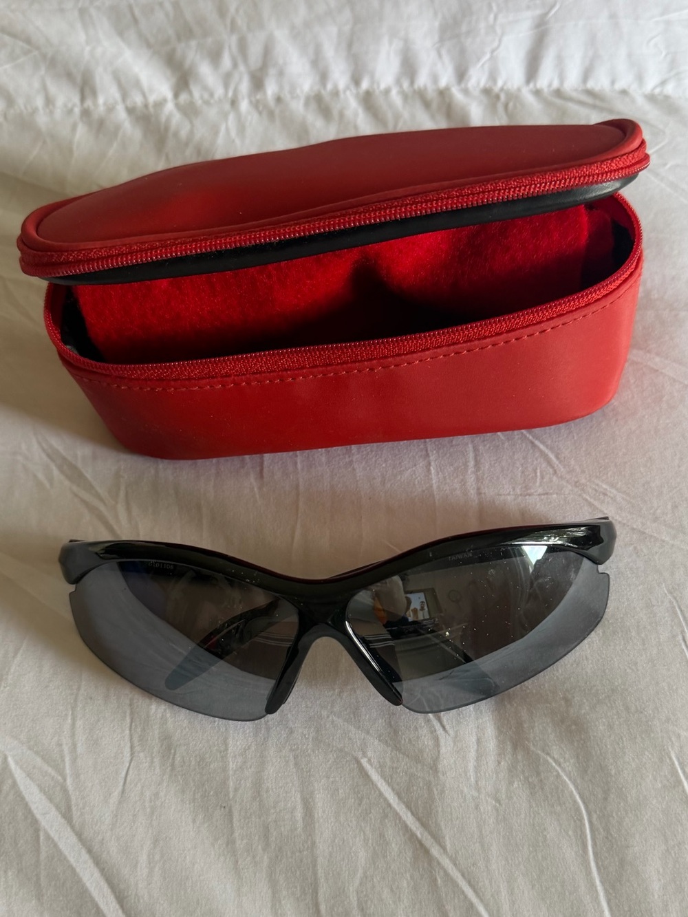 90s Sport Wrap X-Ray Sunglasses with Case - black/ red
